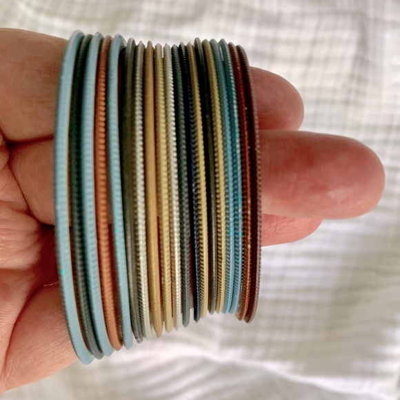 Bangles! Mixed colours (navy blue, sky blue, dark brown, terracotta, bronze. - Picture 5 of 5